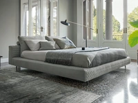 Letto Owen in tessuto imbottito di Bonaldo