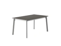 Tavolo Crono con piano in laminato e struttura in metallo di Veneta Cucine