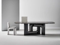 Tavolo di design Liaison con top in marmo e base in poliuretano di Bonaldo