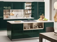 Cucina Moderna con isola Lounge 13 in laccato lucido Verde Alpi di Veneta Cucine