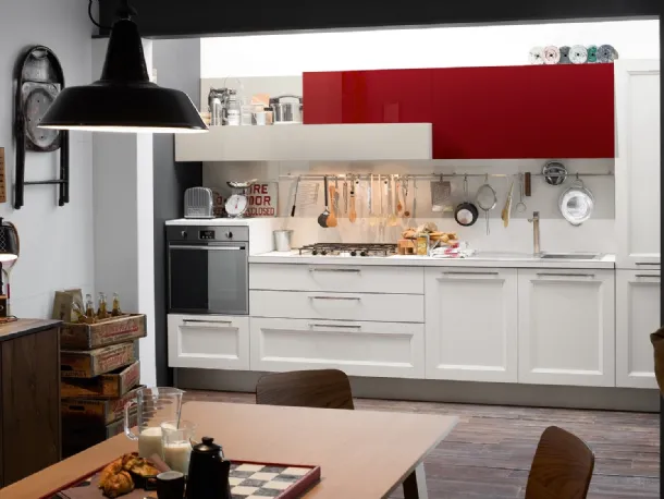 Cucina Moderna Tablet 05 lineare in laccato opaco Bianco e laccato lucido Rosso Ciliegia di Veneta Cucine